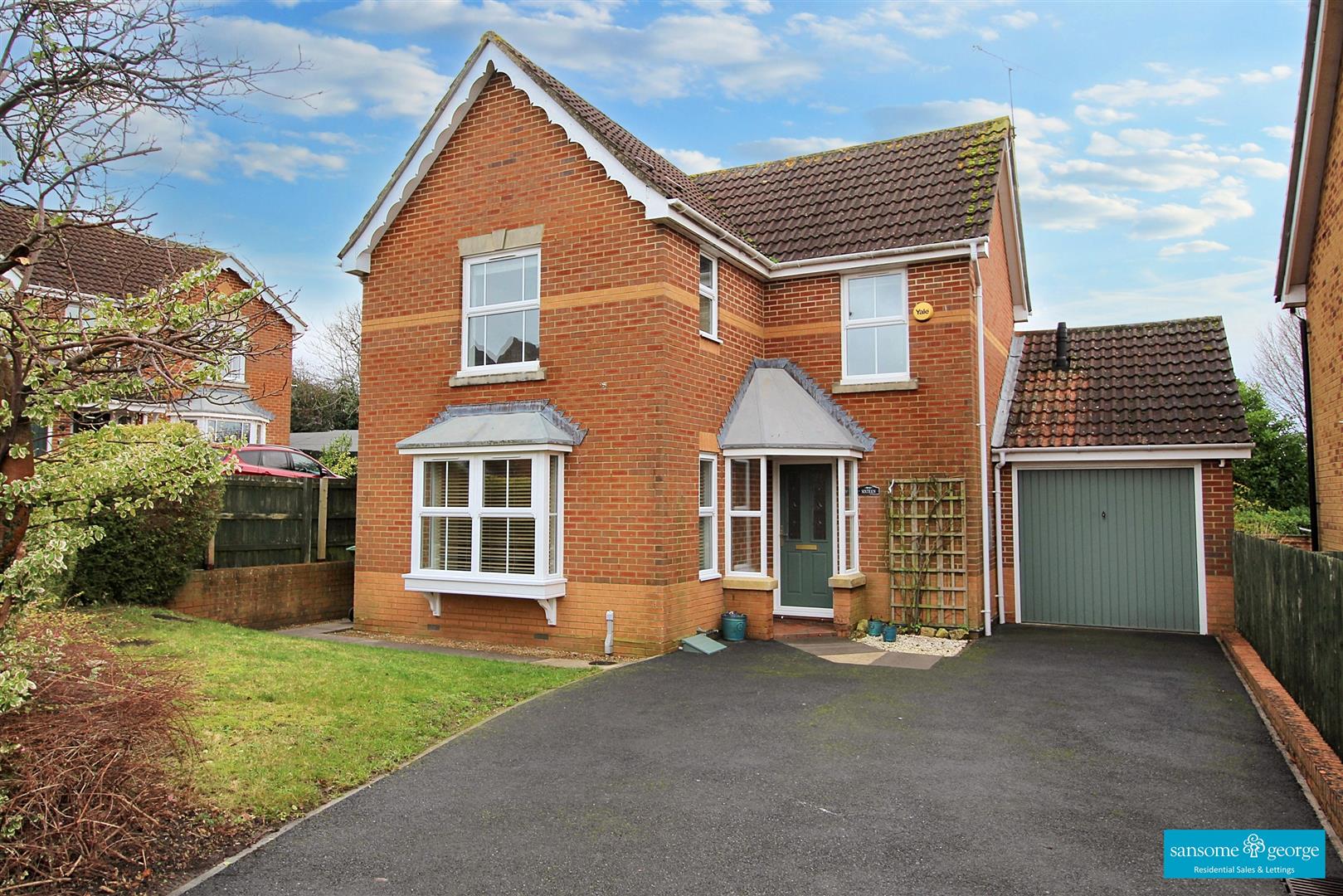 3 bed property in The Knoll, Reading